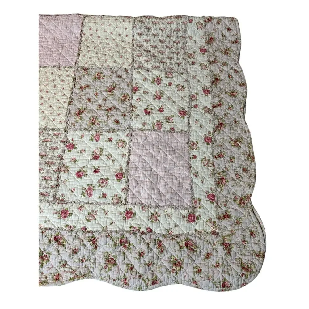 VTG Shabby Chic Pink Floral Antique Rose Patchwork Quilt Blanket Twin Scalloped